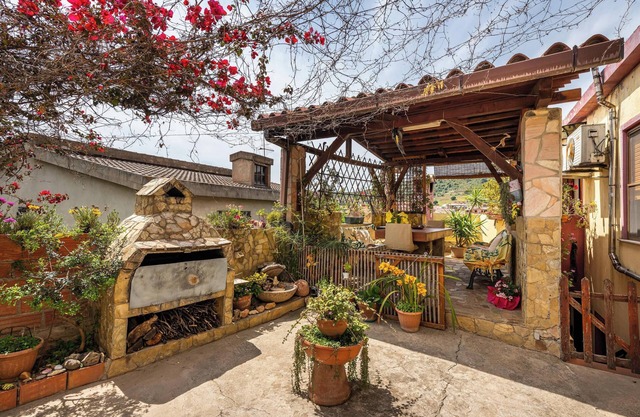 Casa de vacaciones "Monolocale Il Girasole" cerca del centro de la ciudad con jardín y A/C