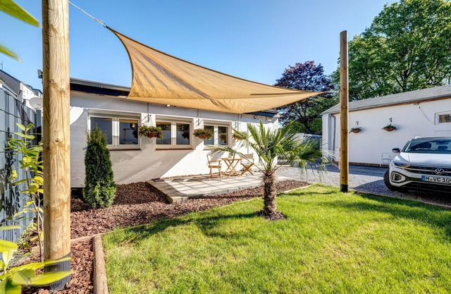 Holiday Home 'Nähe Zollverein Essen' with Private Terrace, Private Garden and Wi-Fi