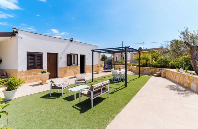 Casa de vacaciones 'Nana 3pl' con jardín compartido y aire acondicionado