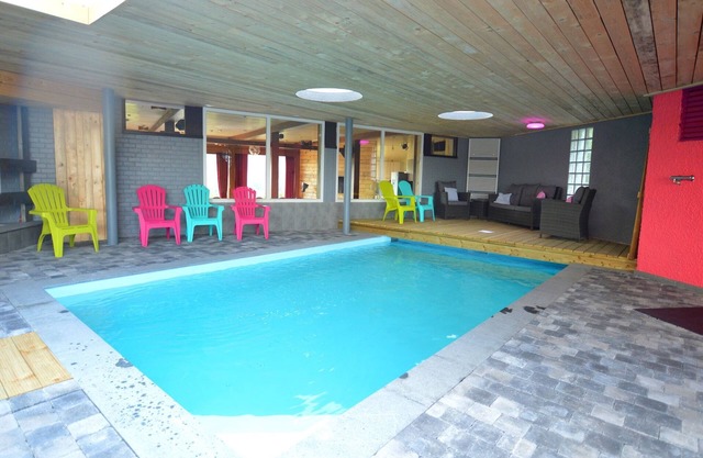 Villa Trooz con piscina y sauna