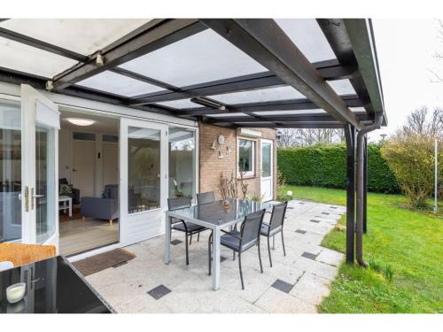 Holiday Home near Veerse Meer with Garden, cleaning included