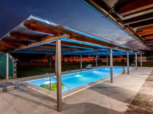 Holiday Home Neoric with Heated Pool