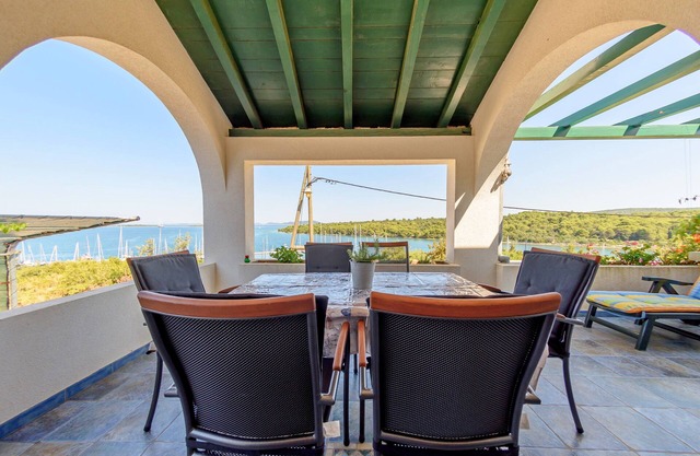 Holiday home Nicoletta, (16454), Veli Rat, Croatia