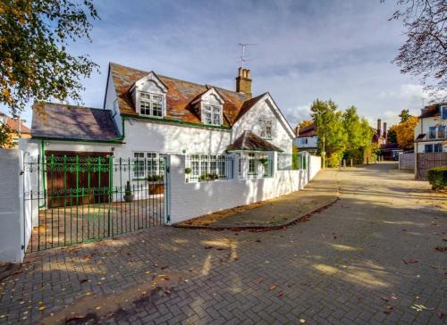 Holiday Home of the Month! Finchley, Sleeps 5
