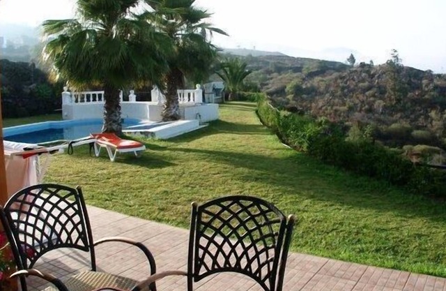 Holiday home on luxurious Finca with tennis court, pool and BBQ facilities