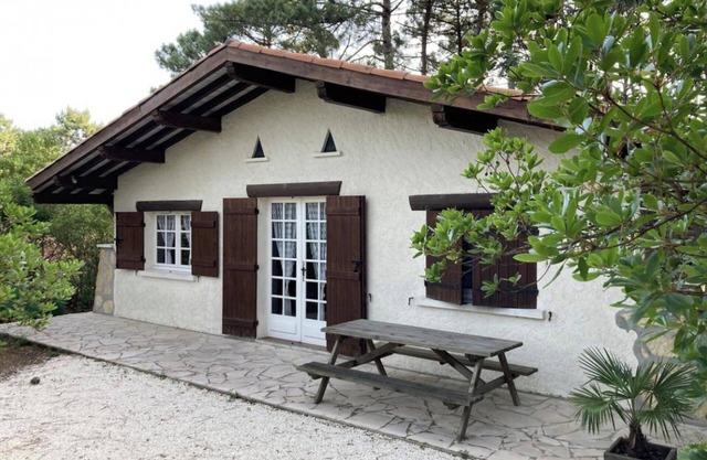 Casa de vacaciones 'Piraillan Foret' con jardín privado