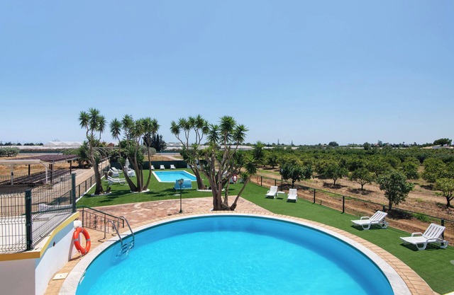 Casa de vacaciones 'Quinta Alegre Tavira T2' con piscina compartida, Wi-Fi y aire acondicionado.