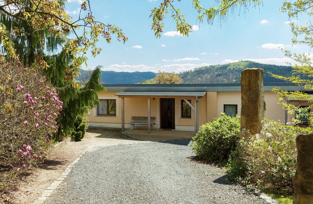 Acogedora casa de vacaciones en Sebnitz con piscina