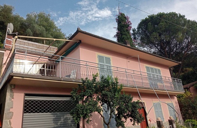 Holiday Home 'Roses House' with Mountain View, Wi-Fi and Air Conditioning