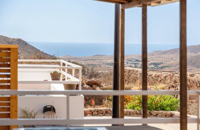 Casa de vacaciones 'Rous' con vistas al mar, piscina privada y Wi-Fi