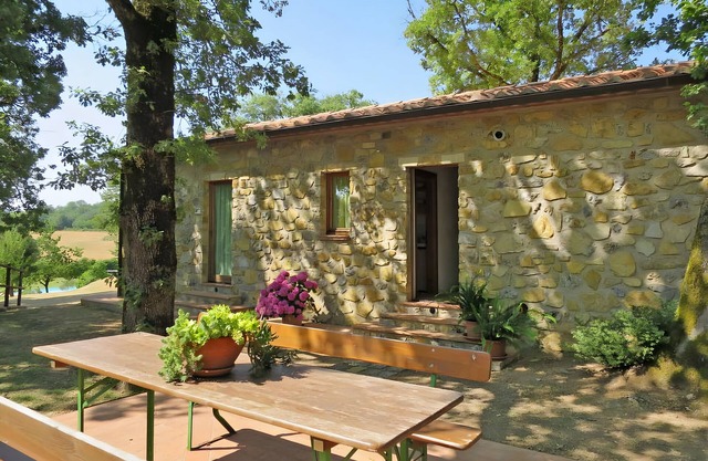 Casa Vacanze 'San Michele - Casa Convento' con Vista a la Montaña, Piscina Comunitaria y Wi-Fi