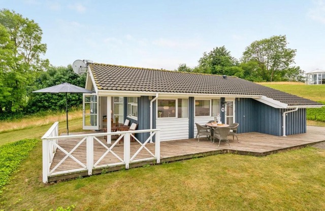 Holiday Home Sisko - 600m from the sea by Interhome