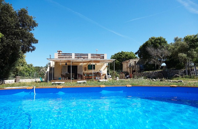 Casa de vacaciones 'Son Aloui' con vistas a la montaña, piscina compartida y Wi-Fi