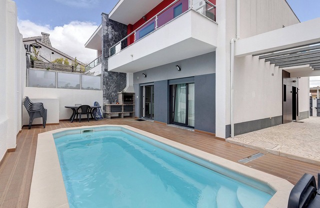 Casa de vacaciones 'Sunset' con piscina privada, Wi-Fi y aire acondicionado