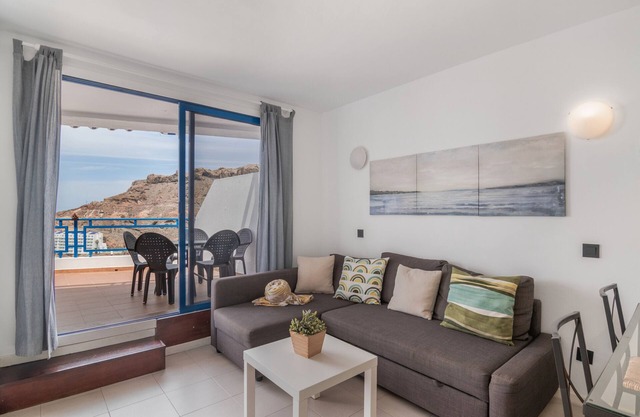 Casa de vacaciones 'Taurito Big Terrace' con vistas al mar, piscina compartida y Wi-Fi