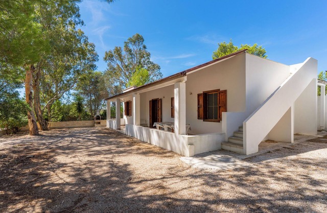 Casa de vacaciones "Tenuta La Saracina - Villino 1" con vistas al mar, balcón y aire acondicionado