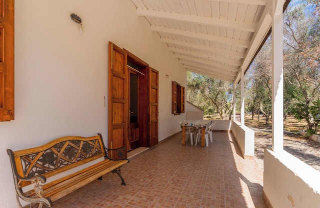 Casa de vacaciones "Tenuta La Saracina - Villino 5" con vistas al mar, balcón y Wi-Fi
