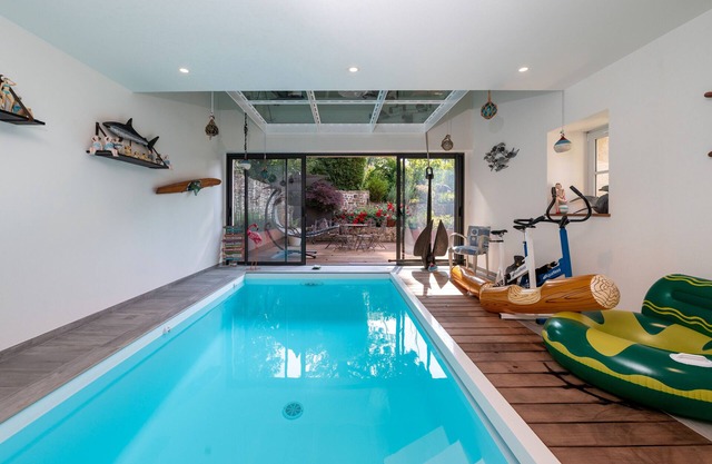 Casa de vacaciones 'Ty Al Louarn - Piscina - Spa' con terraza privada, jardín compartido y Wi-Fi