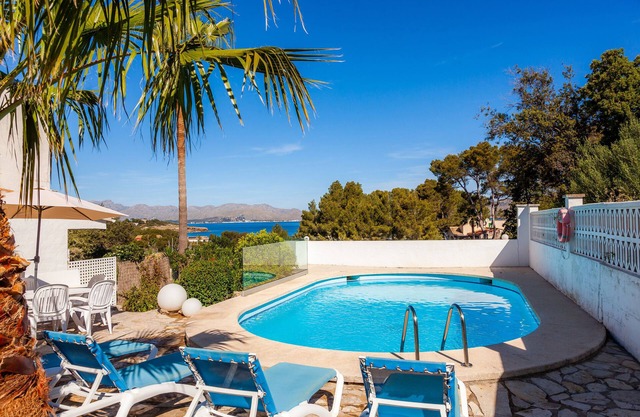 Casa de vacaciones 'Villa Trevol' con vistas al mar, Wi-Fi y aire acondicionado
