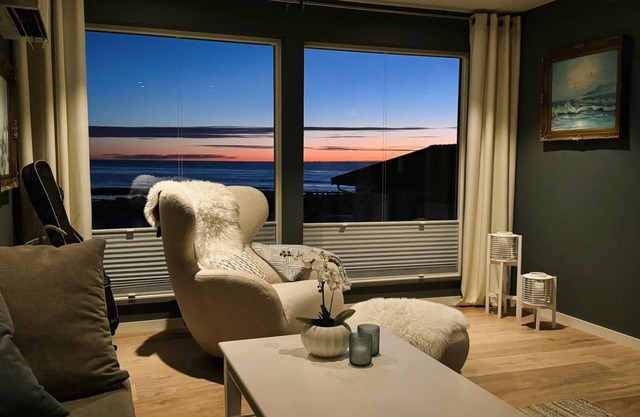 Holiday home ‘Villa Grettestø’ in a fantastic location directly by the sea in Borhaug-Borshavn near Farsund, Listafjorden, southern Norway Agder, occupancy max 6+2 persons, 1700 m² plot by the sea, sauna, windows with spectacular sea view, 5.