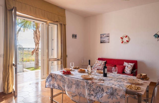 Casa de vacaciones 'Villetta Privata Hoana Sul Mare' con vistas al mar, jardín y aire acondicionado