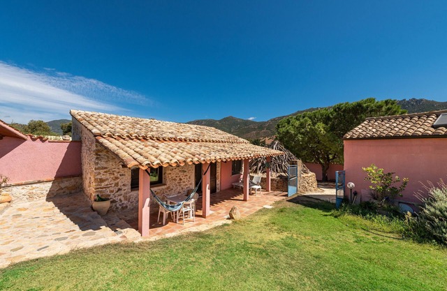 Casa de vacaciones 'Villa Bella Solanas - Cuili Murvoni' con vistas a la montaña