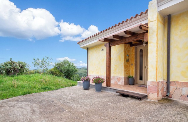 Casa de vacaciones 'Villa Cristina' con vistas a la montaña y balcón