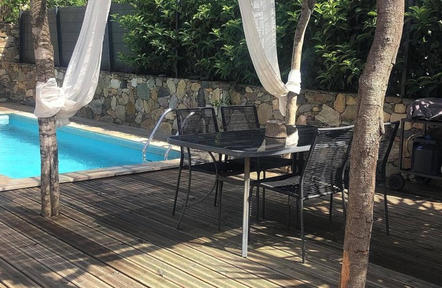 Casa de vacaciones 'Villa De Charme T3 Saint Florent' con vistas a la montaña y aire acondicionado