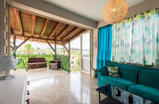 Casa de vacaciones 'Villa Dora' con vistas al mar, terraza privada y jardín privado