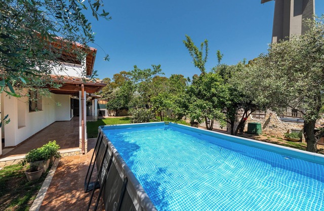 Casa de vacaciones 'Villa Eleonora Residence App To 4' con piscina compartida, Wi-Fi
