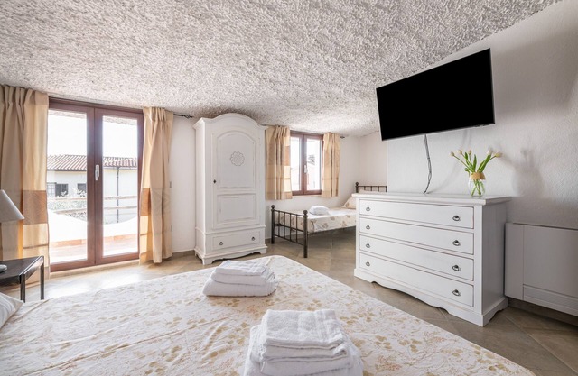 Casa de vacaciones 'Villa Eleonora Residence App To 3' con piscina compartida, Wi-Fi