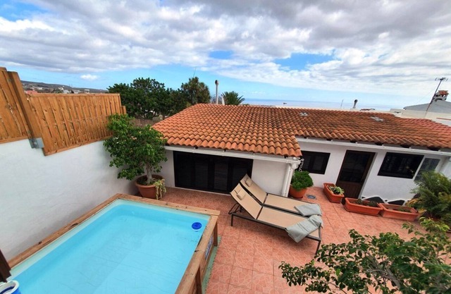 Casa de vacaciones 'Villa Floti Con Vistas Al Mar' con vistas al mar, Wi-Fi y aire acondicionado