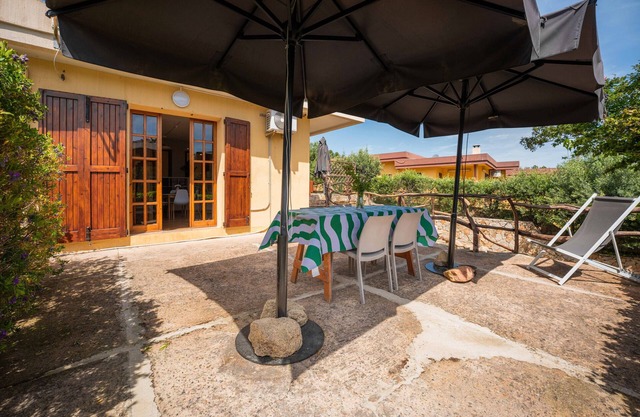 Casa de vacaciones 'Villa Costa Paradiso Del Sud' con vistas al mar, terraza y aire acondicionado