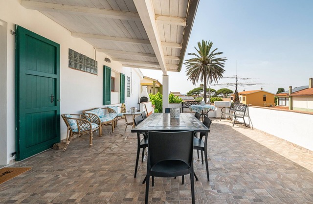 Casa vacacional 'Villa D'Oro' con vistas al mar, Wi-Fi y aire acondicionado