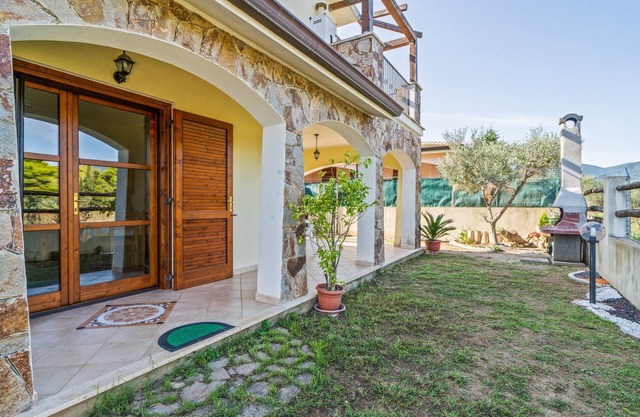 Casa de vacaciones Villamara con terraza, vistas a la montaña y jardín