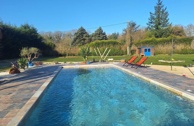 Holiday Home 'Villa Pool Jacuzzi and Pétanque' with Pool, near La table du 6