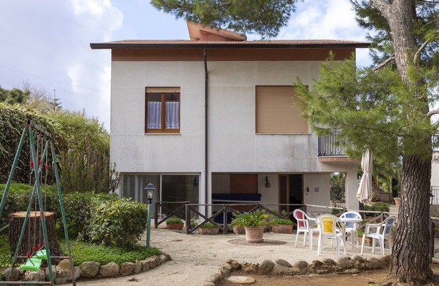 Casa de vacaciones 'Villa Sofia' con jardín privado y balcón