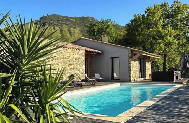 Casa de vacaciones 'Villabergerie En Pierre Du Pays' con piscina privada, Wi-Fi y aire acondicionado