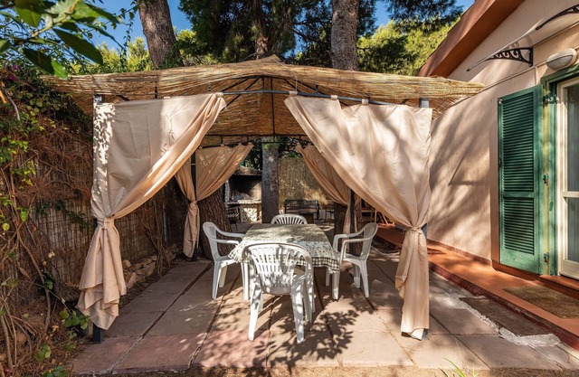 Casa de vacaciones "Villetta Simius" con Wi-Fi, jardín y terraza