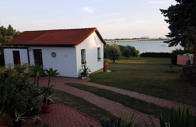 Casa vacacional con terraza directamente al agua