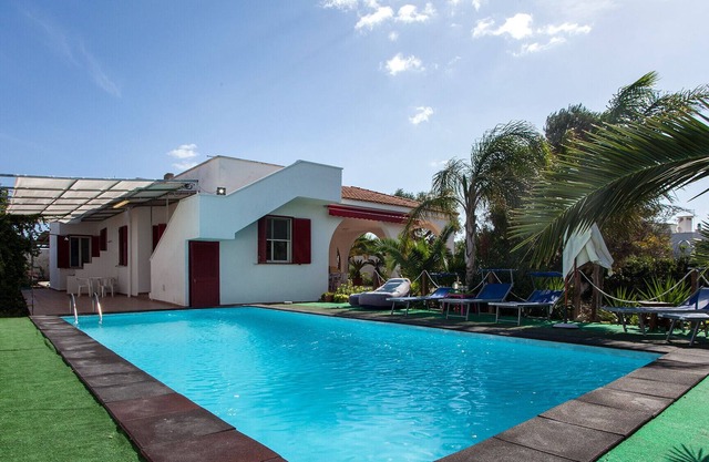Villa con piscina esclusiva vicino spiaggia, 3 camere, m511