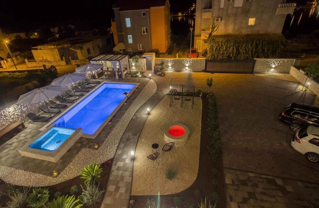 Casa vacacional con 3 apartamentos de 5 a 15 personas
