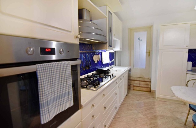 Casa vacacional con jardín vallado, terraza, aire acondicionado y plaza de aparcamiento cerca de Umag