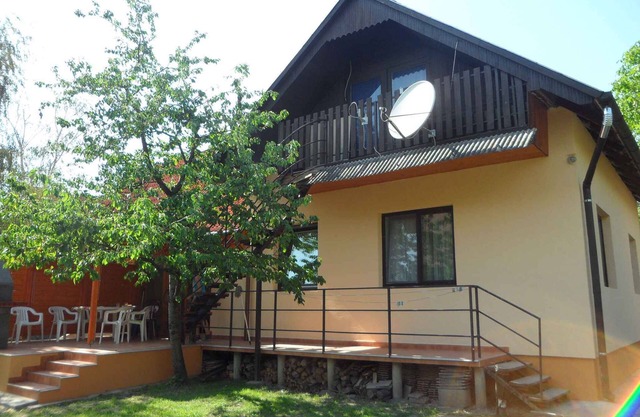 Casa vacacional con un tejado cubierto
