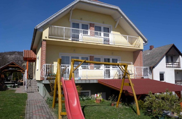 Casa vacacional con panorama sobre el lago Balaton