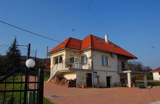 Casa vacacional con piscina exterior y panorama