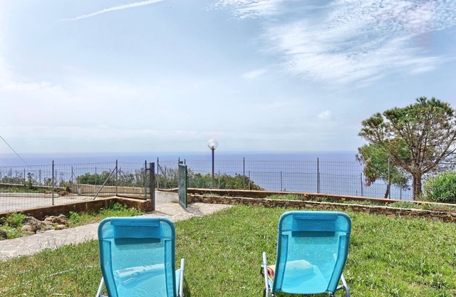 Holiday home with garden and sea view - Appartamento Montecristo