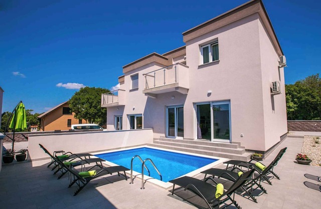 Casa vacacional con piscina