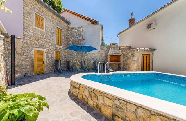 Casa vacacional con piscina y aire acondicionado