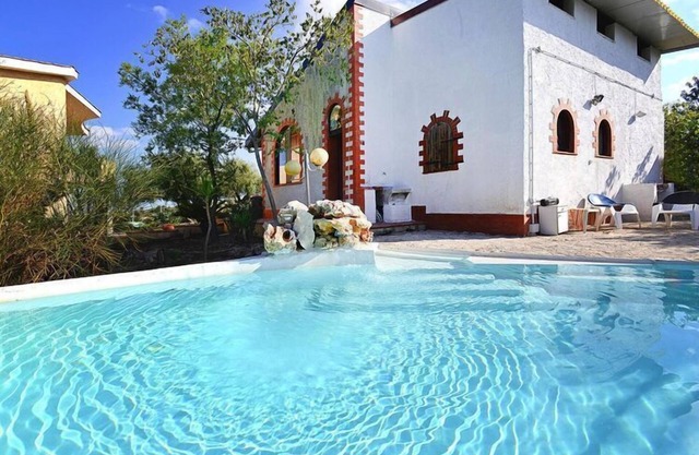 Casa vacacional con piscina en Solarino